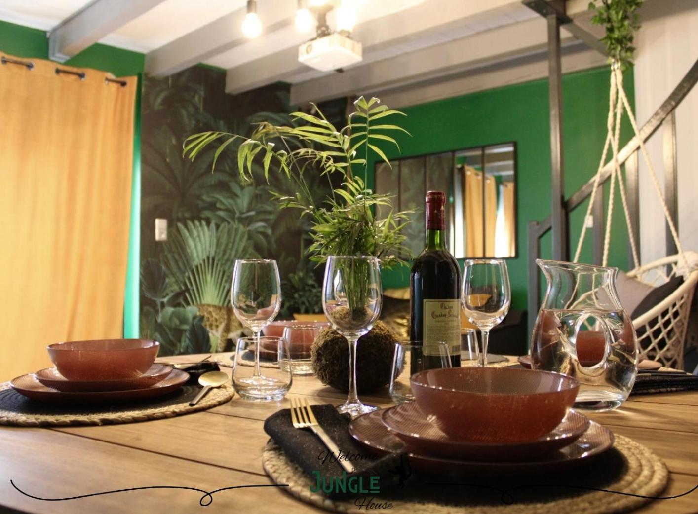 Maison "Jungle House" 90 M2 Billard, Retroprojecteur, Bar A Jeux , Vinyle, Wifi Fibre, Ideal Pro & Famille A Montbrison Extérieur photo