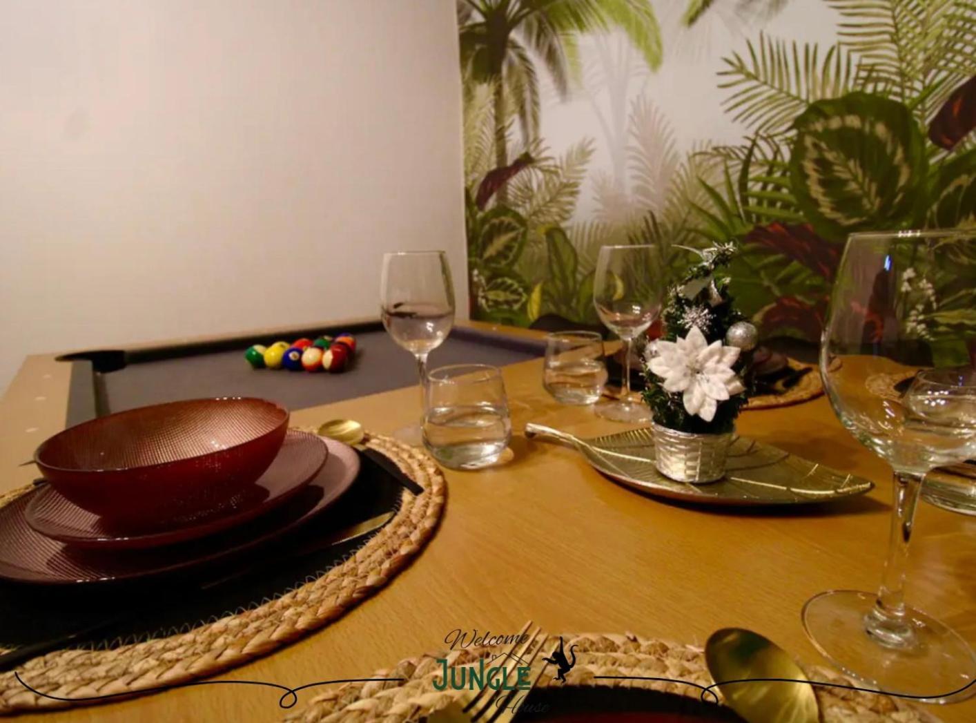 Maison "Jungle House" 90 M2 Billard, Retroprojecteur, Bar A Jeux , Vinyle, Wifi Fibre, Ideal Pro & Famille A Montbrison Extérieur photo